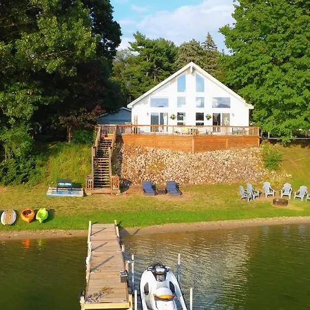 Recently Remodeled 4 Bedroom Michigan Lakehouse!